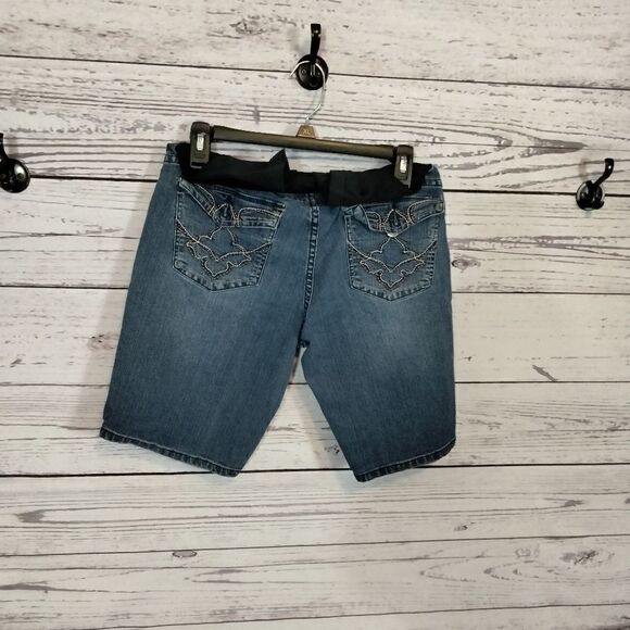 New without tags. "Karent" woman's maternity shorts - Picture 3 of 6